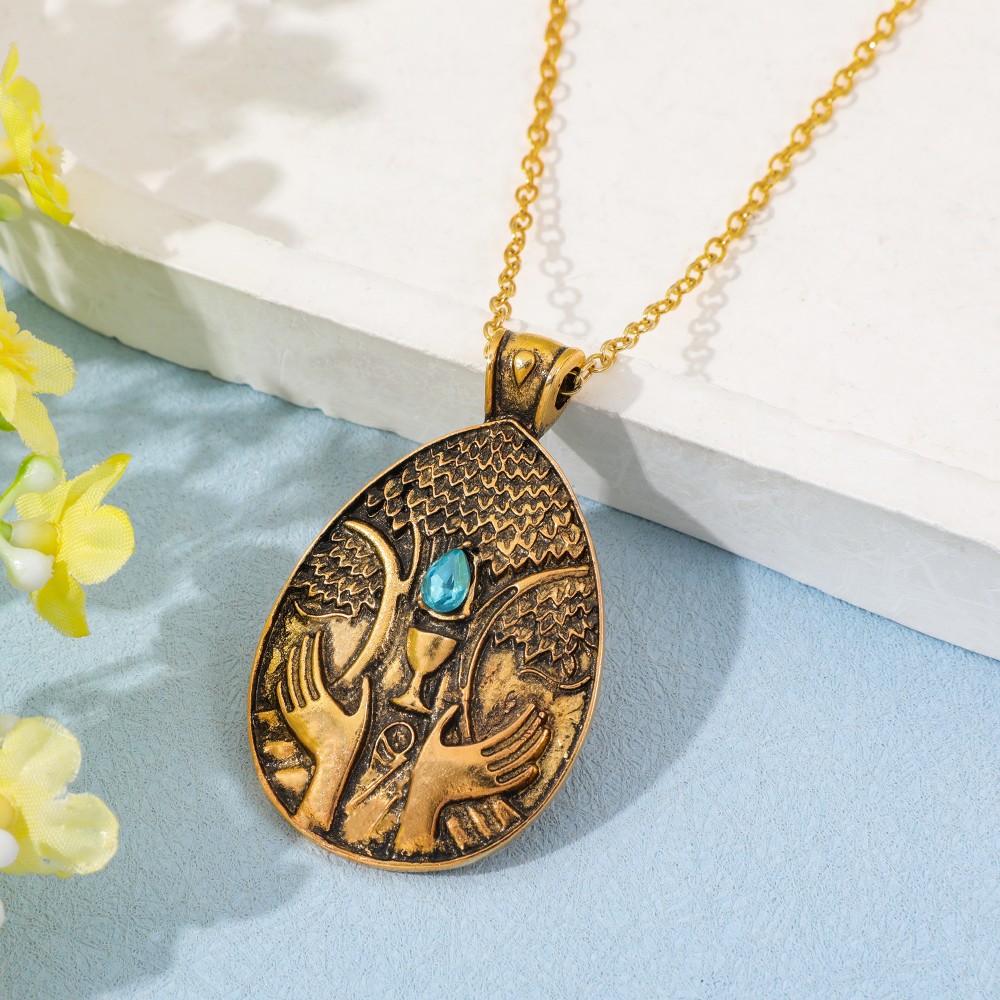 Collier pendentif vintage sur  - Board Game Movie avis et prix